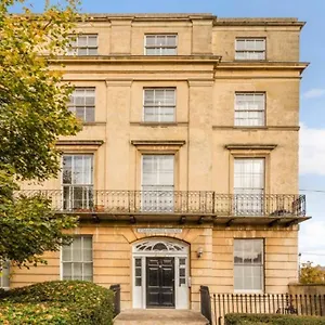 St Marg's Hideaway: Grade Ii Listed Luxury In Cheltenham's Heart , Cheltenham United Kingdom