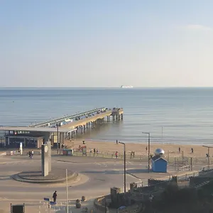Beachfront With Bbq Sun Deck , Bournemouth United Kingdom